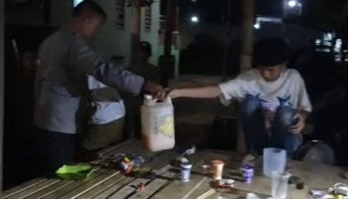 Polsek Manggala Bubarkan Pesta Miras di Kelurahan Manggala
