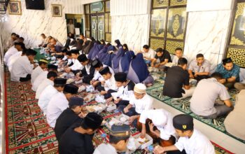 Kapolrestabes Makassar Doa dan Makan Siang Bersama Anak Panti di Masjid Al Ikhlas