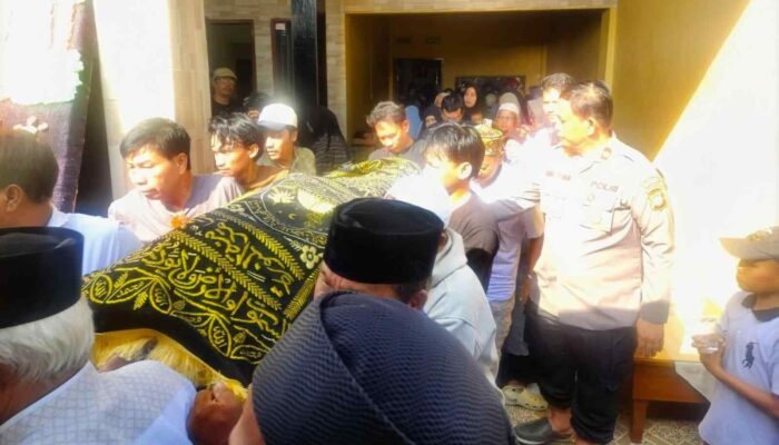 Wujud Belasungkawa, Kapolsek Manggala Sambangi Rumah Duka Mitra Kamtibmas FKPM