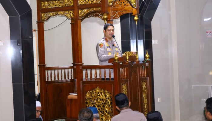 Dari Masjid At-Taqwa, Kapolrestabes Makassar Ajak Warga Rawat Ukhuwah dan Keamanan Bersama