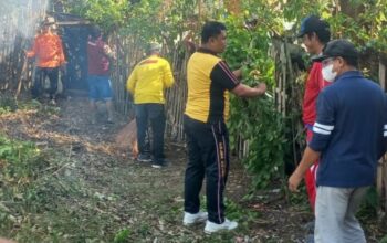 Bhabinkamtibmas Kelurahan Katimbang Bersama Warga Perumahan Kodam III Gelar Kerja Bakti