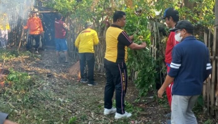 Bhabinkamtibmas Kelurahan Katimbang Bersama Warga Perumahan Kodam III Gelar Kerja Bakti